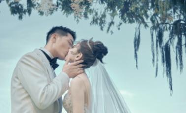 夏季的时尚女孩